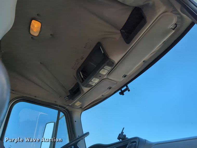 image for item KW9043 2013 Freightliner Business Class M2  utility / service truck