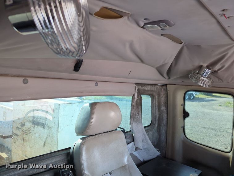 image for item KW9043 2013 Freightliner Business Class M2  utility / service truck