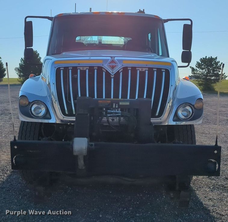 image for item KW9046 2010 International 7000  crane truck