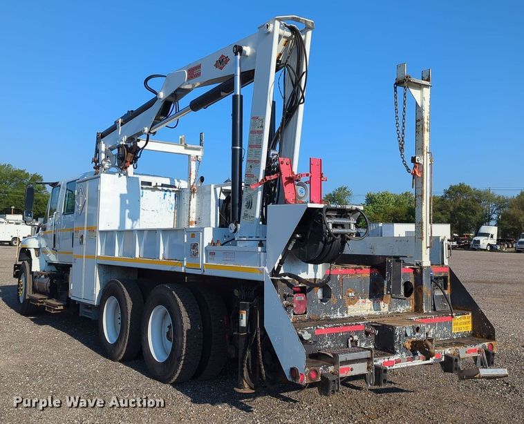 image for item KW9046 2010 International 7000  crane truck