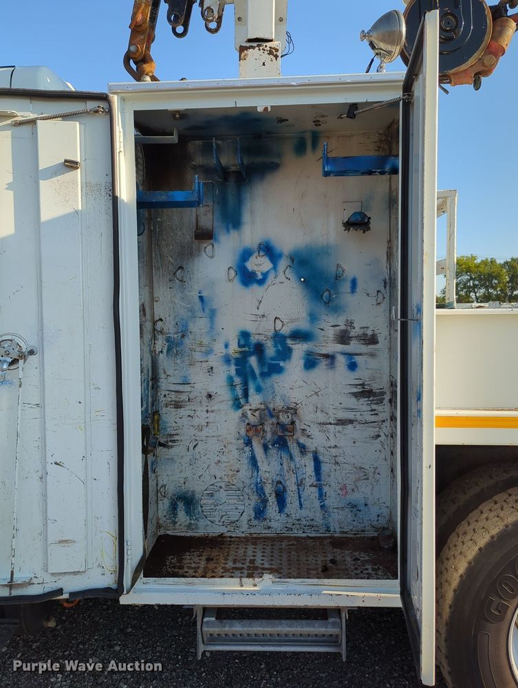 image for item KW9046 2010 International 7000  crane truck