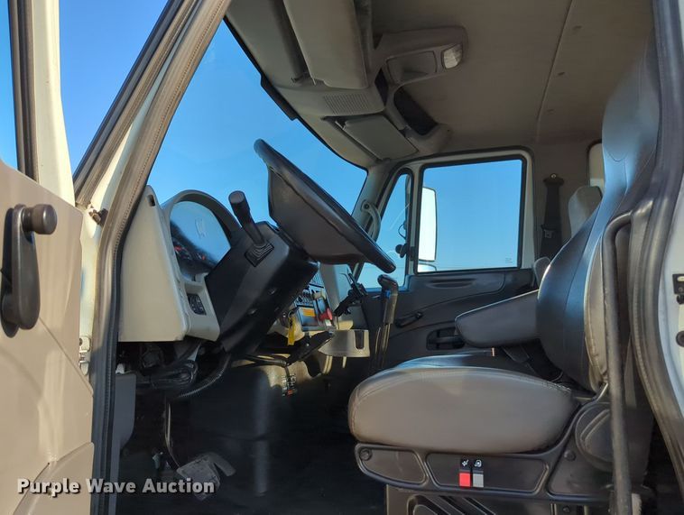 image for item KW9046 2010 International 7000  crane truck