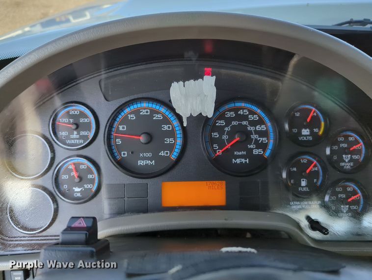 image for item KW9046 2010 International 7000  crane truck