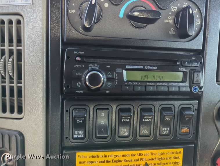 image for item KW9046 2010 International 7000  crane truck