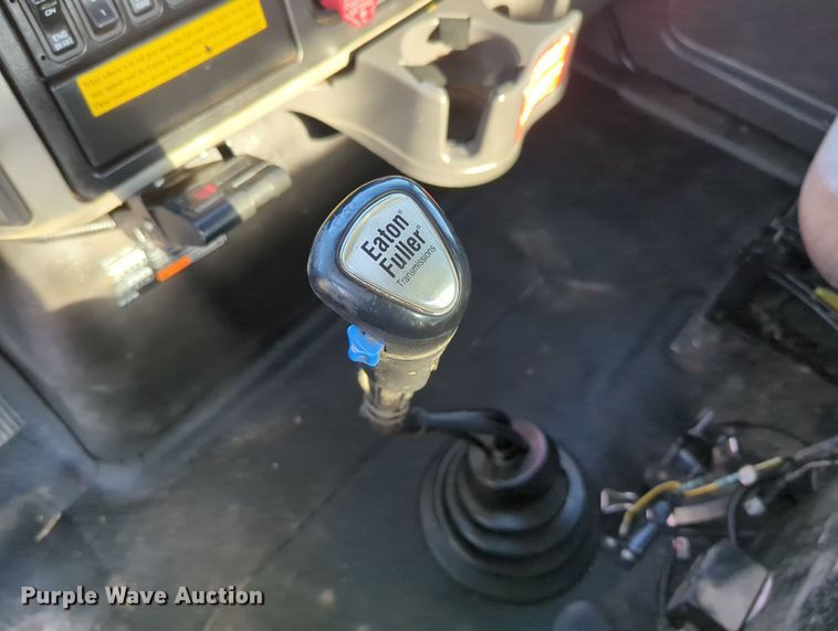 image for item KW9046 2010 International 7000  crane truck