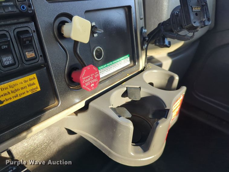 image for item KW9046 2010 International 7000  crane truck