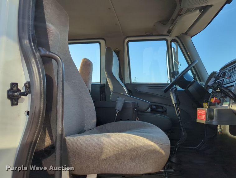 image for item KW9046 2010 International 7000  crane truck