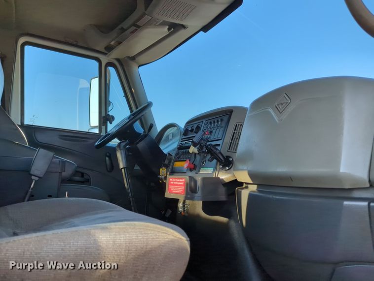 image for item KW9046 2010 International 7000  crane truck