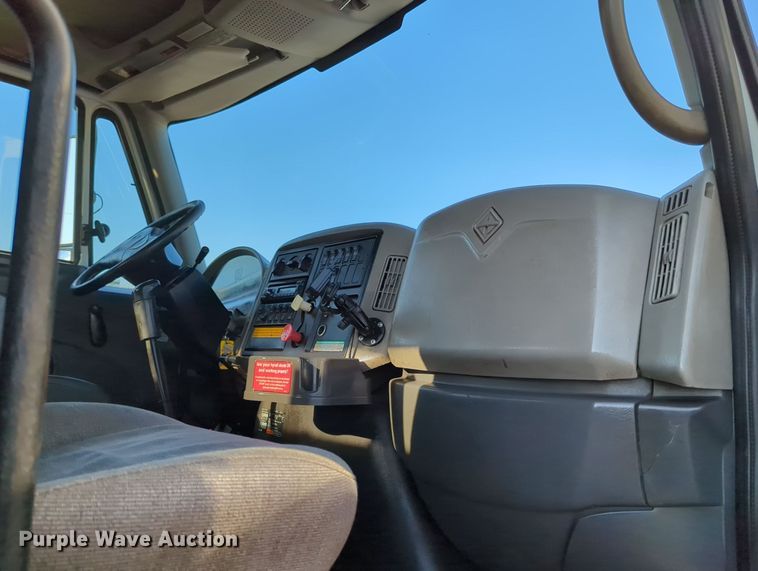 image for item KW9046 2010 International 7000  crane truck