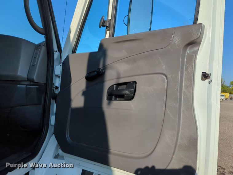 image for item KW9046 2010 International 7000  crane truck