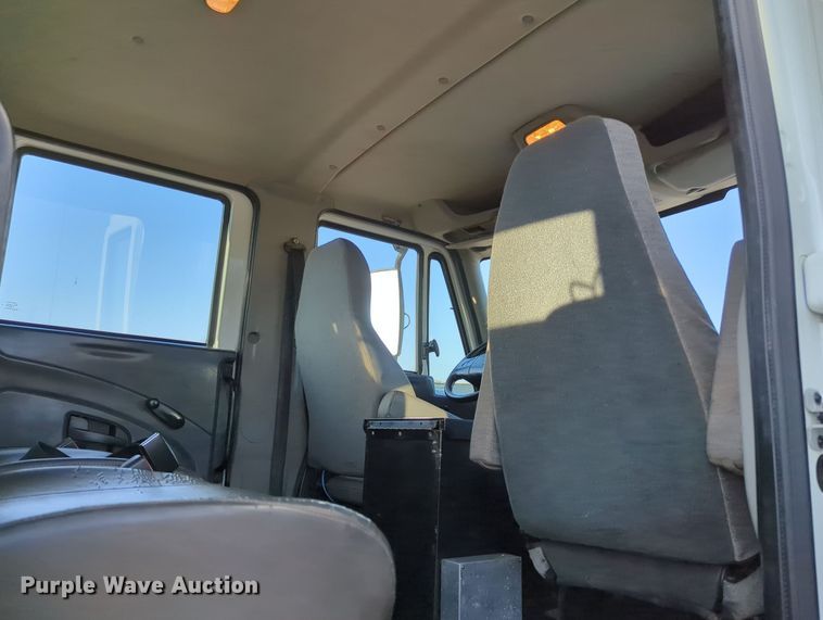 image for item KW9046 2010 International 7000  crane truck