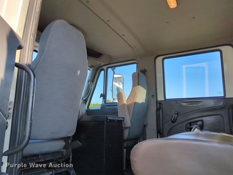 image for item KW9046 2010 International 7000  crane truck