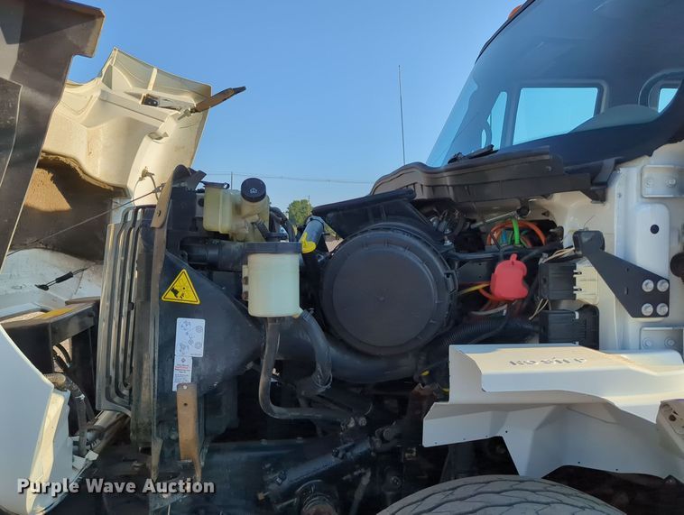 image for item KW9046 2010 International 7000  crane truck