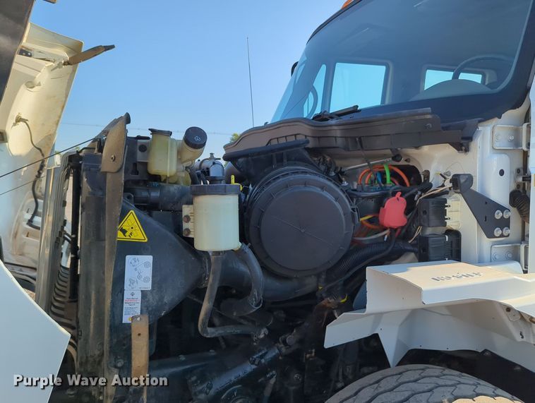 image for item KW9046 2010 International 7000  crane truck