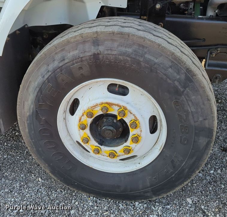 image for item KW9046 2010 International 7000  crane truck