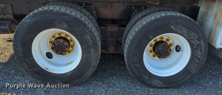 image for item KW9046 2010 International 7000  crane truck