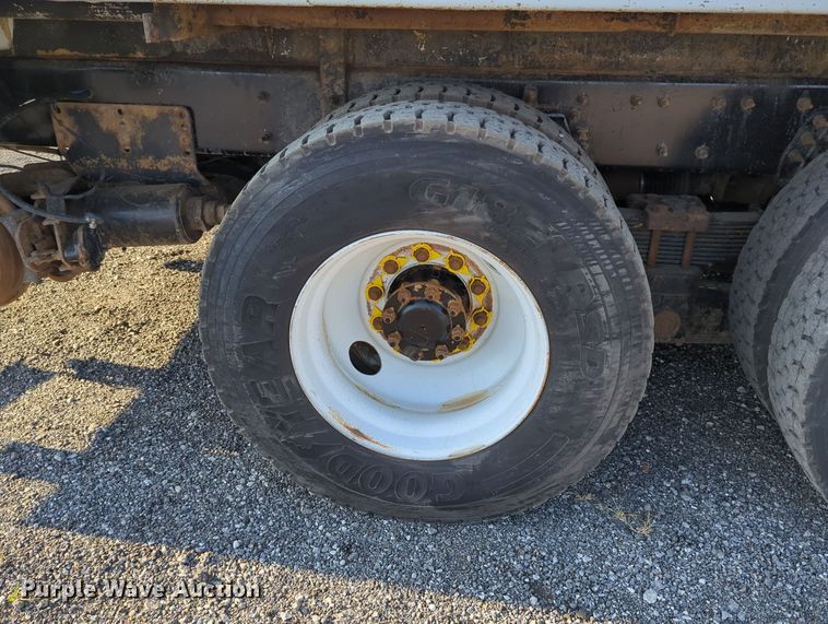 image for item KW9046 2010 International 7000  crane truck