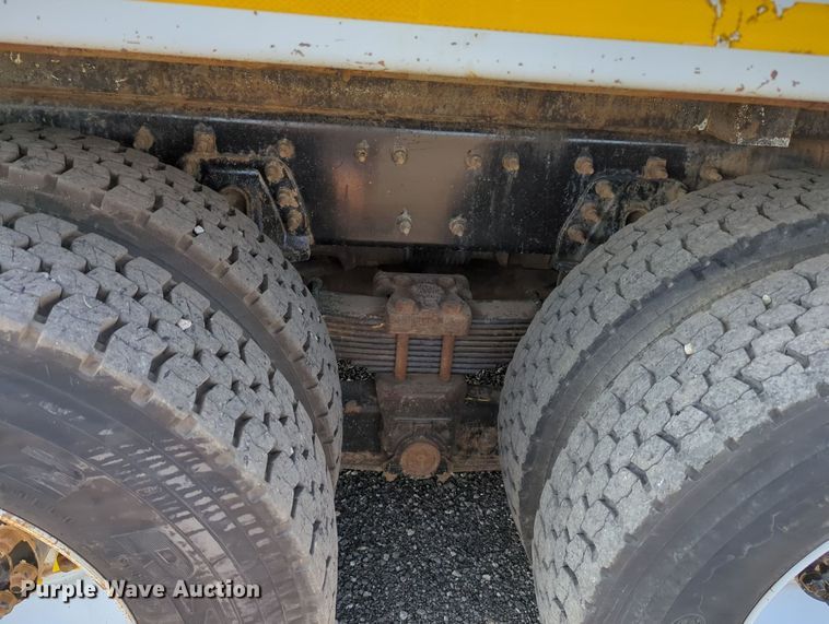 image for item KW9046 2010 International 7000  crane truck