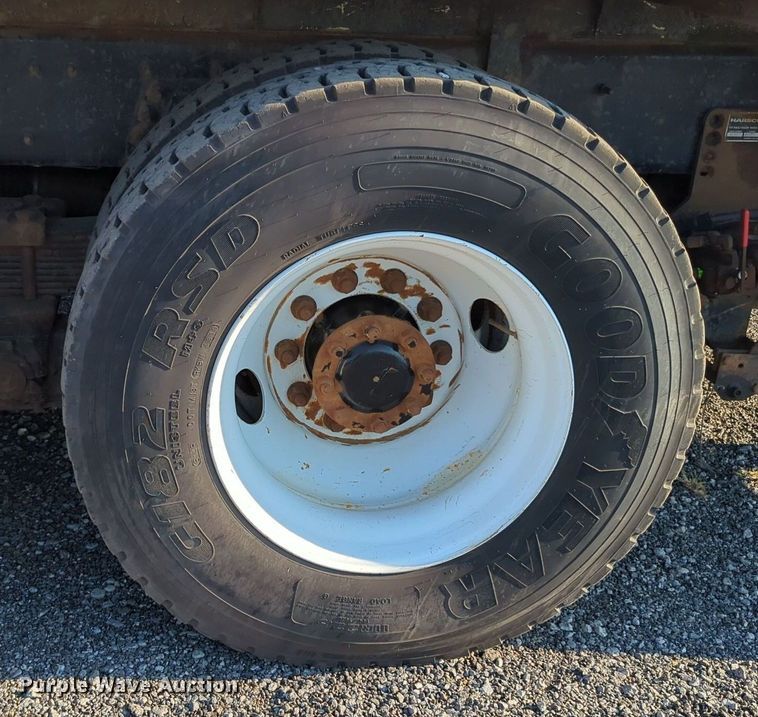 image for item KW9046 2010 International 7000  crane truck