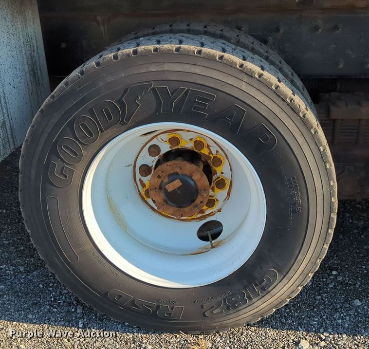 image for item KW9046 2010 International 7000  crane truck