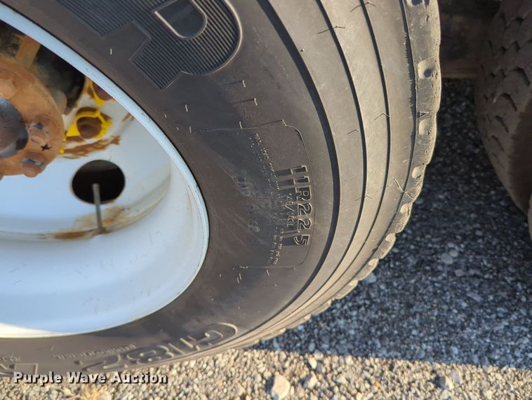 image for item KW9046 2010 International 7000  crane truck