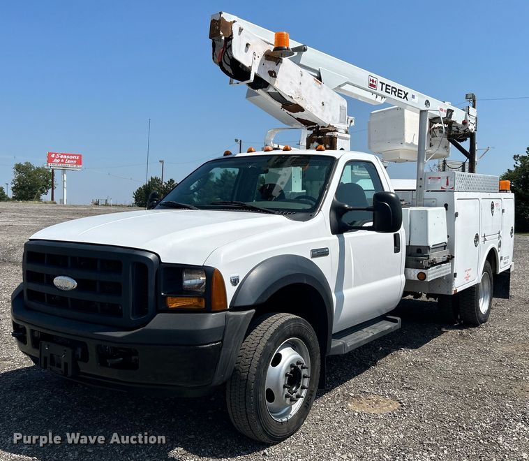 image for item KW9054 2006 Ford F450 Super Duty  bucket truck