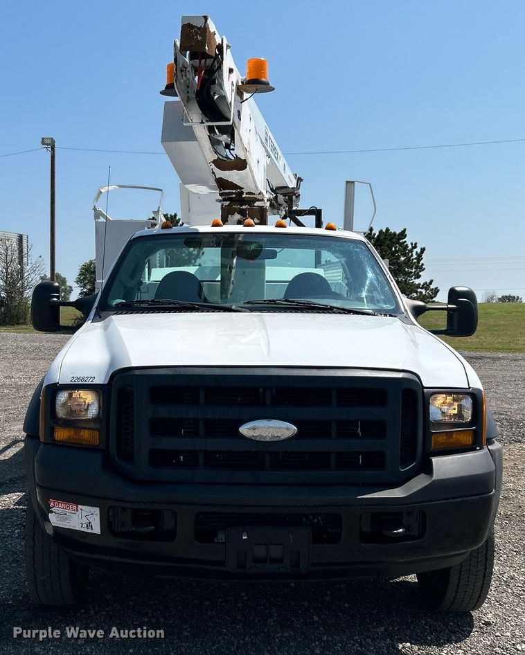 image for item KW9054 2006 Ford F450 Super Duty  bucket truck