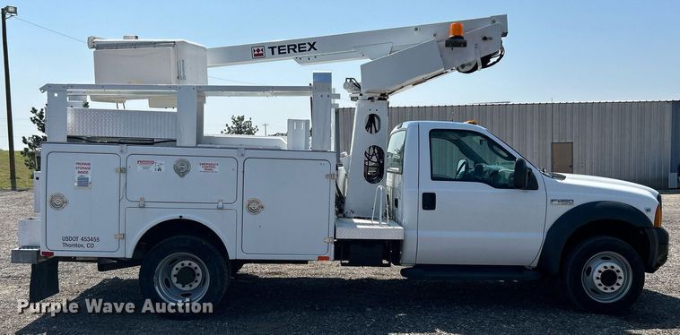image for item KW9054 2006 Ford F450 Super Duty  bucket truck