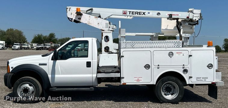 image for item KW9054 2006 Ford F450 Super Duty  bucket truck