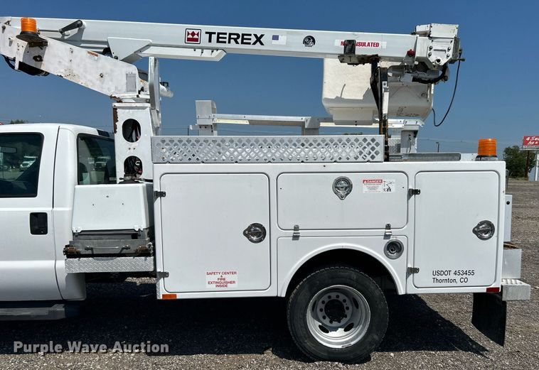 image for item KW9054 2006 Ford F450 Super Duty  bucket truck