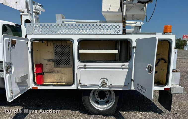 image for item KW9054 2006 Ford F450 Super Duty  bucket truck