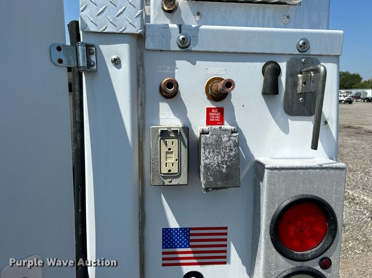 image for item KW9054 2006 Ford F450 Super Duty  bucket truck