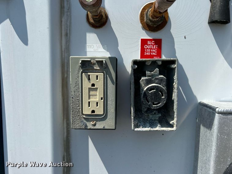 image for item KW9054 2006 Ford F450 Super Duty  bucket truck