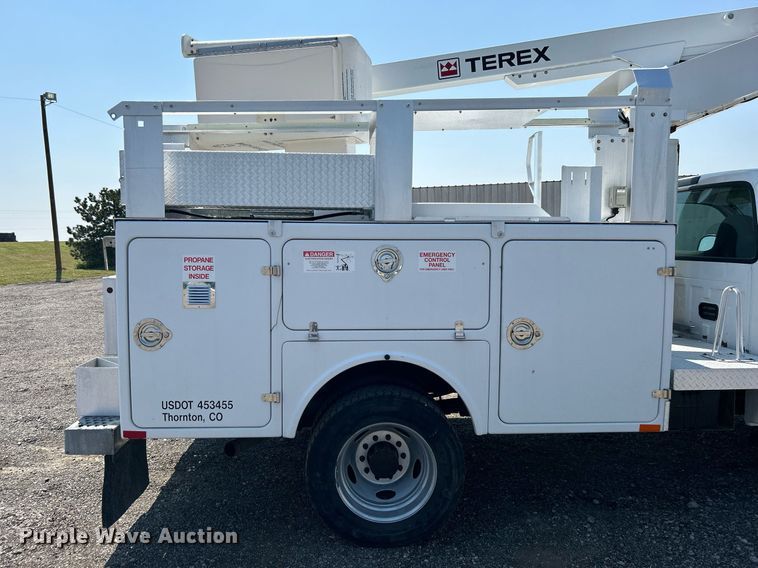 image for item KW9054 2006 Ford F450 Super Duty  bucket truck