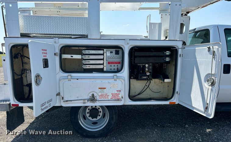 image for item KW9054 2006 Ford F450 Super Duty  bucket truck