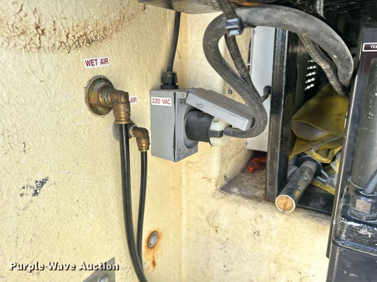 image for item KW9054 2006 Ford F450 Super Duty  bucket truck