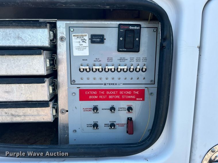 image for item KW9054 2006 Ford F450 Super Duty  bucket truck