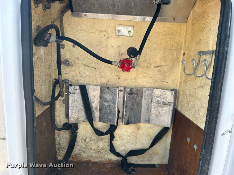 image for item KW9054 2006 Ford F450 Super Duty  bucket truck