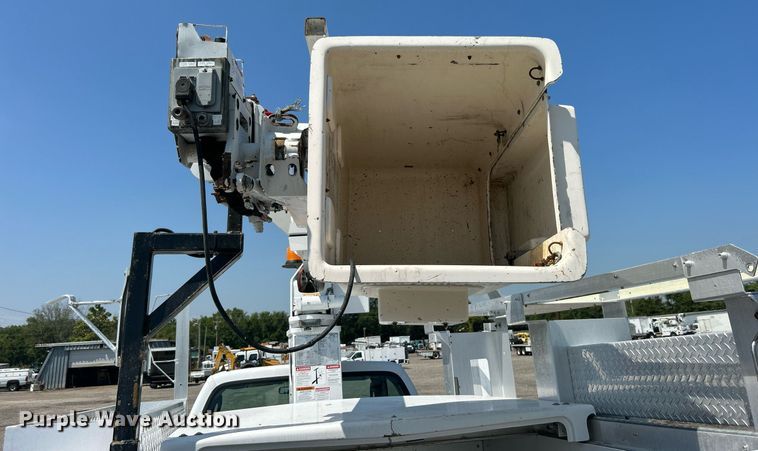 image for item KW9054 2006 Ford F450 Super Duty  bucket truck