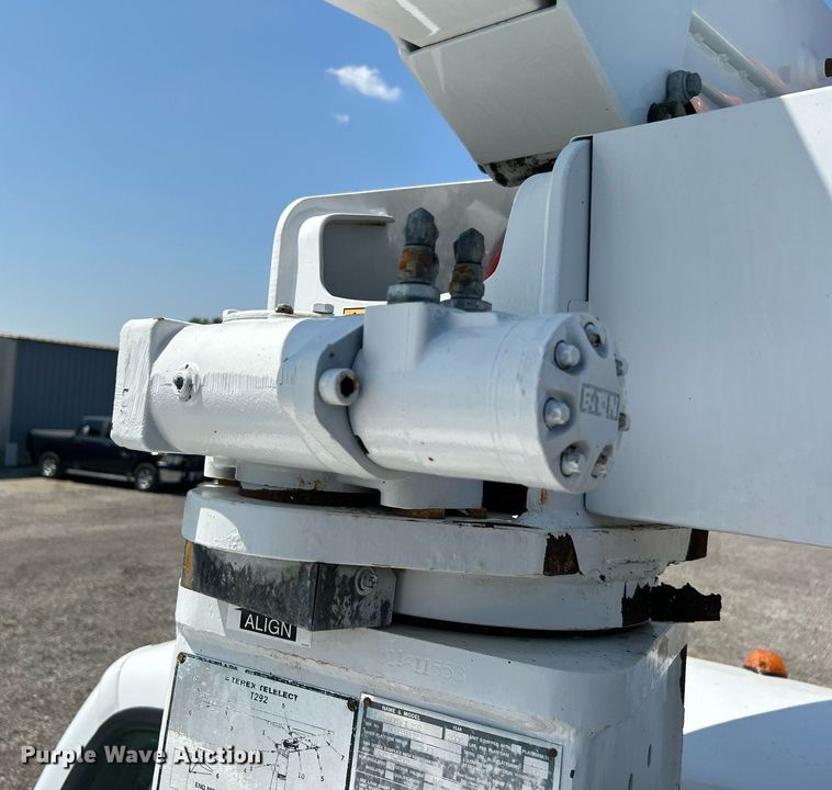 image for item KW9054 2006 Ford F450 Super Duty  bucket truck