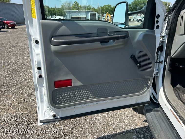 image for item KW9054 2006 Ford F450 Super Duty  bucket truck