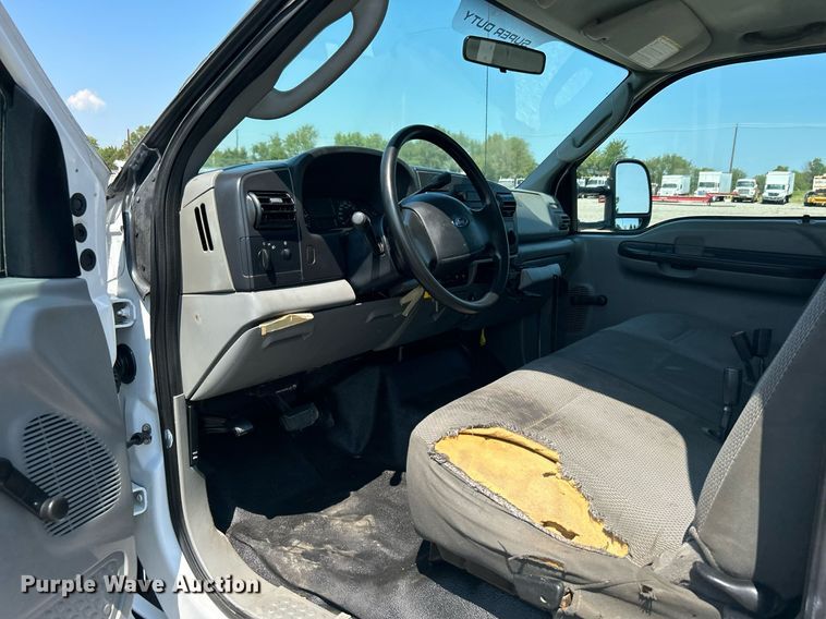 image for item KW9054 2006 Ford F450 Super Duty  bucket truck