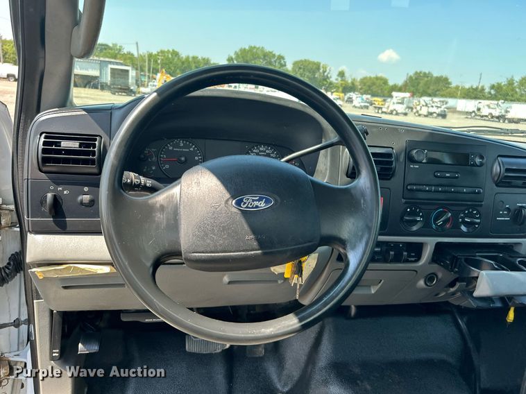 image for item KW9054 2006 Ford F450 Super Duty  bucket truck