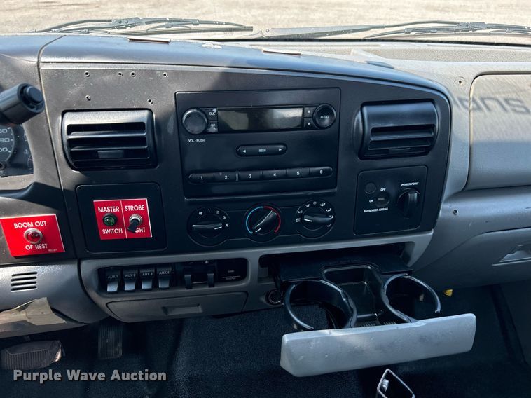 image for item KW9054 2006 Ford F450 Super Duty  bucket truck