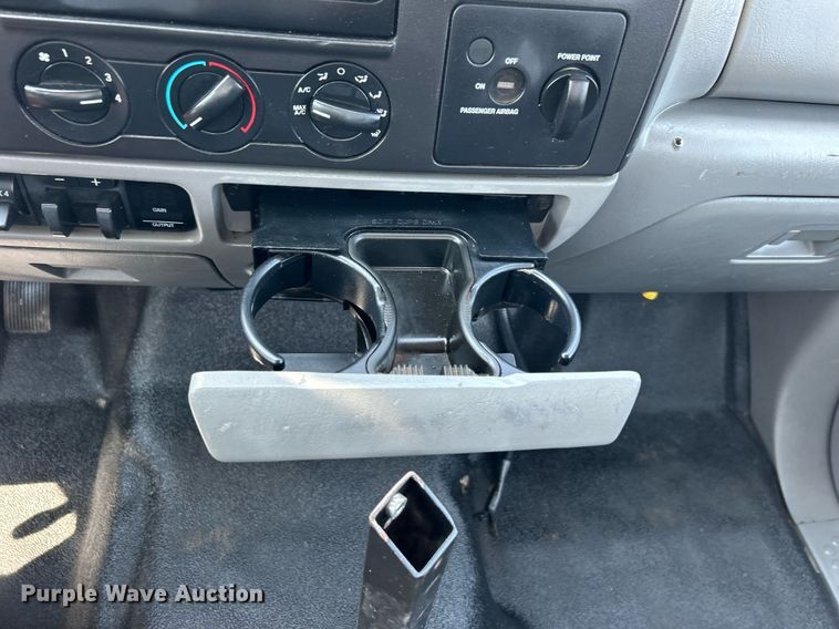 image for item KW9054 2006 Ford F450 Super Duty  bucket truck