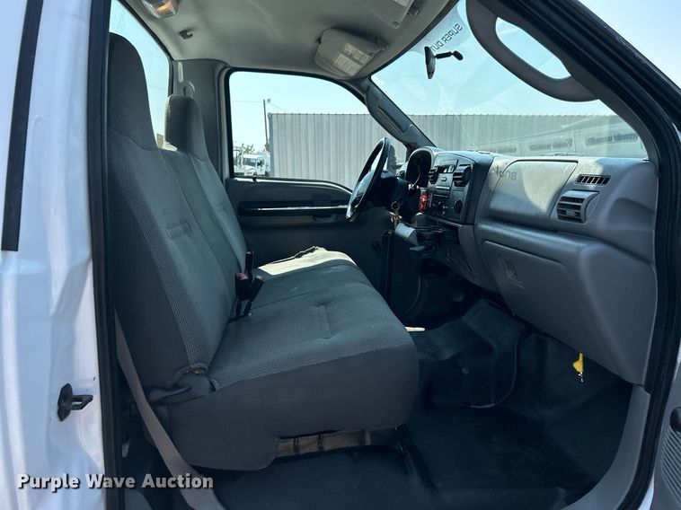 image for item KW9054 2006 Ford F450 Super Duty  bucket truck