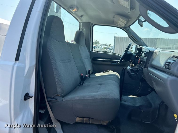 image for item KW9054 2006 Ford F450 Super Duty  bucket truck