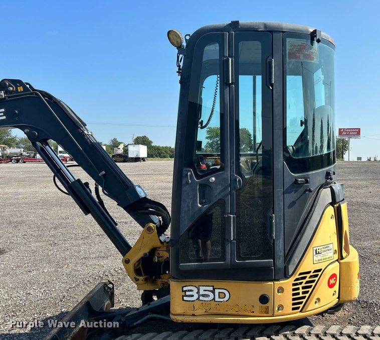 image for item KW9060 2014 John Deere 35D  mini excavator