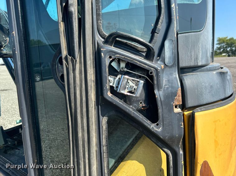 image for item KW9060 2014 John Deere 35D  mini excavator