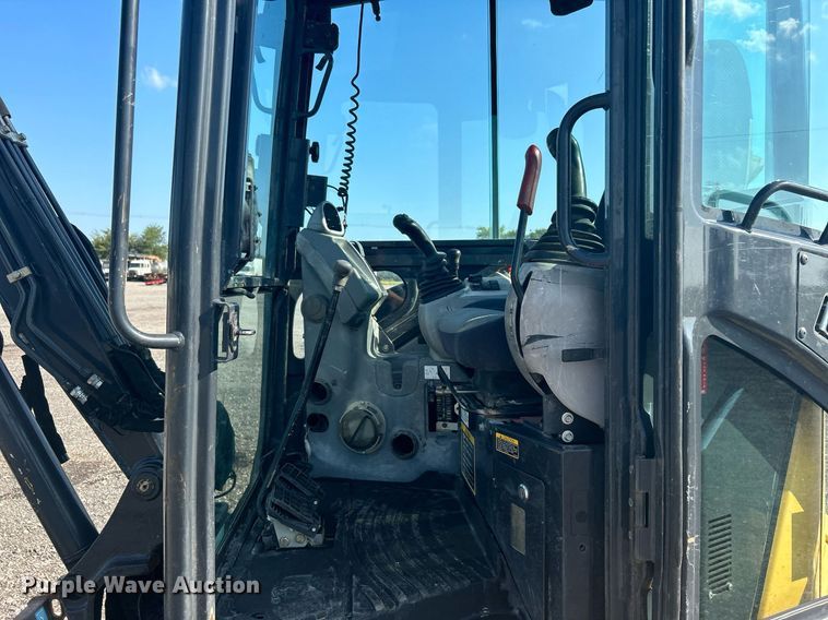 image for item KW9061 2016 John Deere 35G  mini excavator